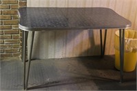 Vintage Kitchen Table no Chairs