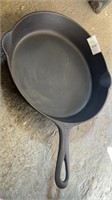 Griswold cast-iron skillet NO. 9