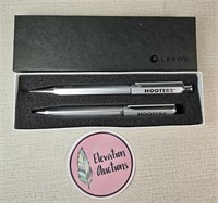 Leed's Hooters Pen and Pencil Set