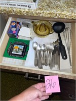 Glass juicer silverware contents of 1 drawer