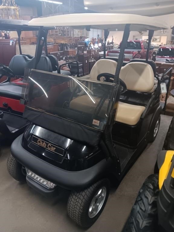 CLUB CAR GOLF CART. VERY NICE WITH NEW BATTERIES!