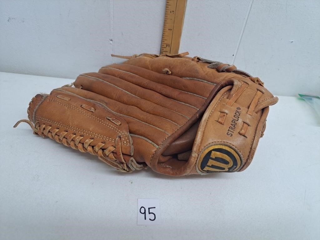 Wilson Lefthanded Baseball Glove
