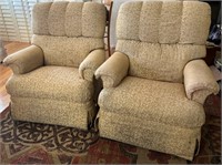 R - LOT OF 2 RECLINERS (K43)