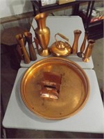 COPPER & OTHER PLATTER, PITCHERS & OTHER DÉCOR