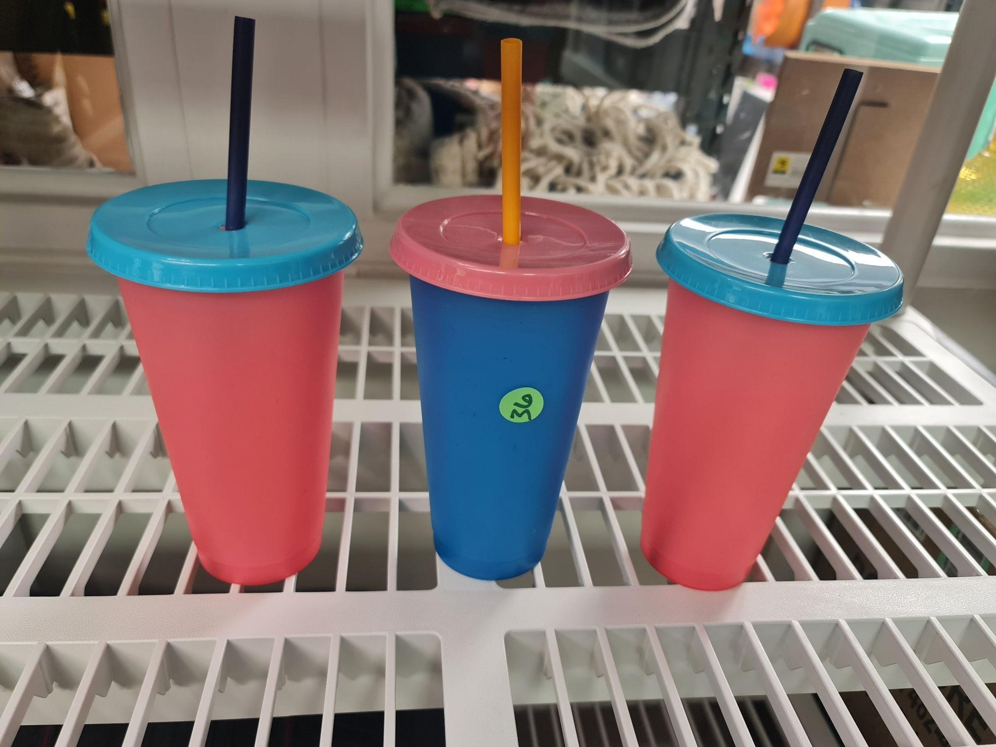 3 changing color cups