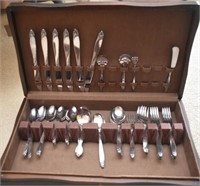 STAINLESS FLATWARE SET IN WOOD BOX