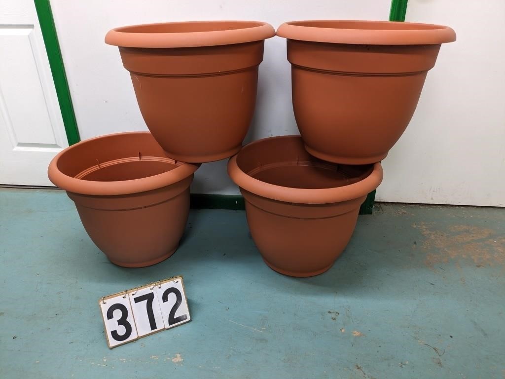 4 Ariana Composition Planters 20"