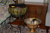 512: (2) home decors, planter and pedestal bowl