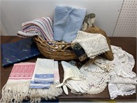 Large basket vintage lines - Damask towels,