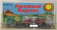 Ertl Case IH 5088 Farmland Express Set, 1/64