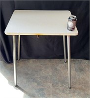 VTG Formica table 24x18x30