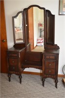 VANITY WITH TRI-FOLD MIRROR