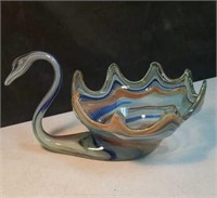 Beautiful art glass swan bowl