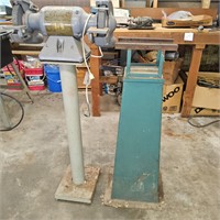 BENCH GRINDER AND 2 STANDS