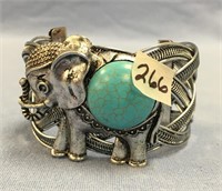 Elephant bracelet - costume jewelry        (g 22)