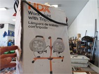Work Light w/ Tripod Lens Missing on One Light –