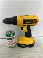 DeWalt 1/2 in VSR cordless drill/driver with