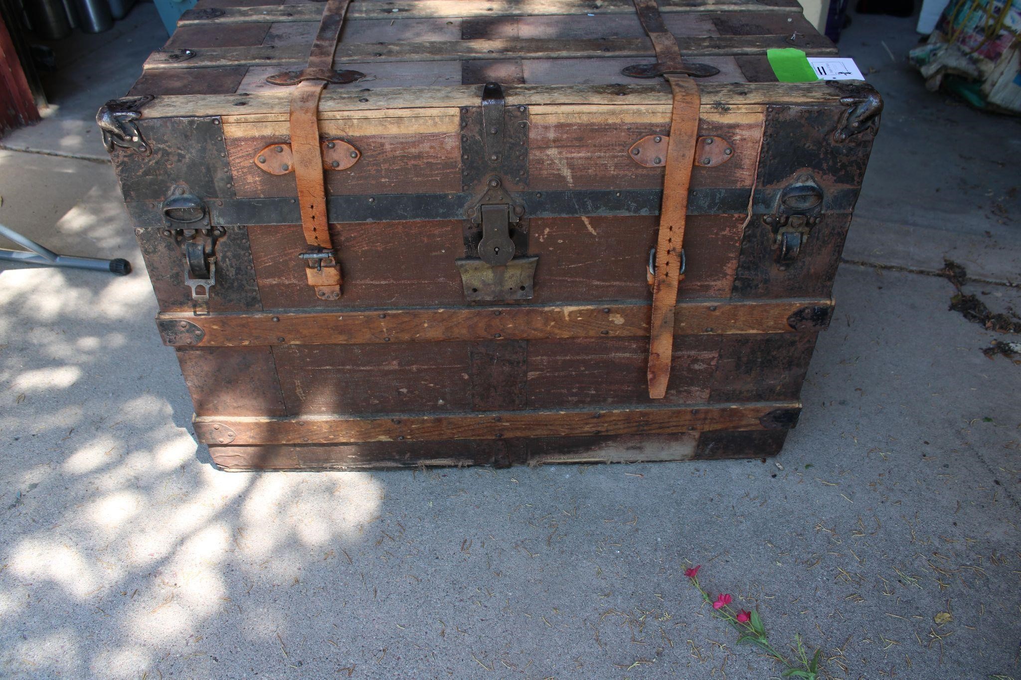 Big Vintage Trunk 4