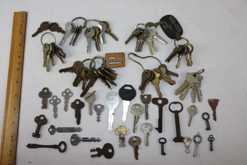 Large Lot of Assorted Keys-Mostly Vintage/Skeleton
