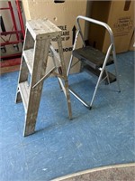 (2) step stools