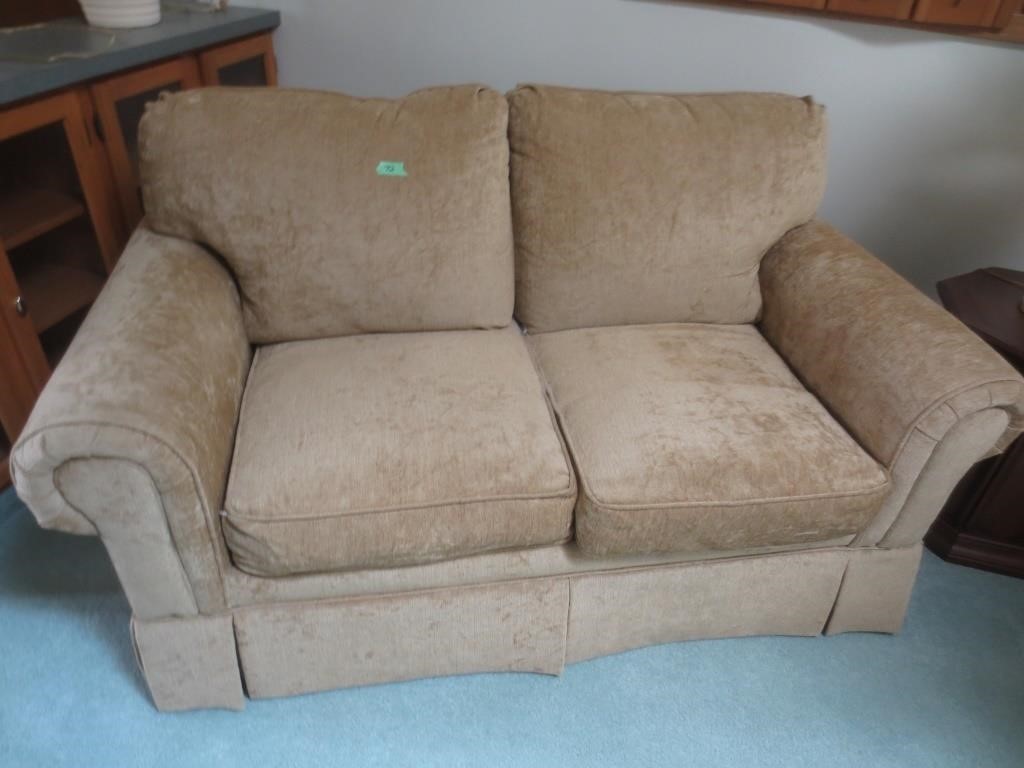 Rowe 2 cushion 5' sofa