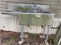 Commercial Stainless Sink with Drain Board Area