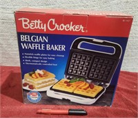 NIB Betty Crocker Belgian Waffle Baker