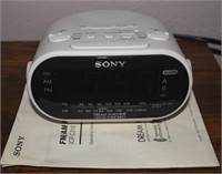 Sony ICF-C318 AM/FM Dream Machine w manual