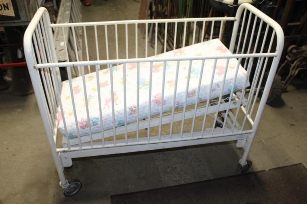 Vintage Hospital Crib on Wheels, Mattress lifts