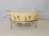 Pyrex oval casserole dish w/ lid and warming stand