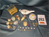 Two Part Tussie, Old Pictures, Brooches,