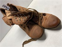 Women’s boots Size 9