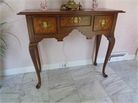Hekman Sofa Table with Queen Anne Legs