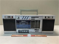 AWESOME SONY AM/FM RADIO CASSETTE DECK