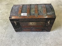 VINTAGE TRUNK WITH TRAY