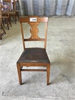 OAK CHAIR WITH LEATHER SEAT