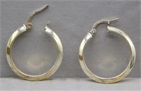 Sterling Silver hoop earrings with diamond cut.