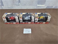 3 Ducati 1:32 die-cast bikes