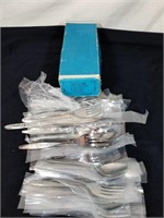 Stainless steel flatware set