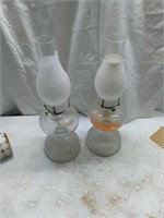 2 kerosene lamps