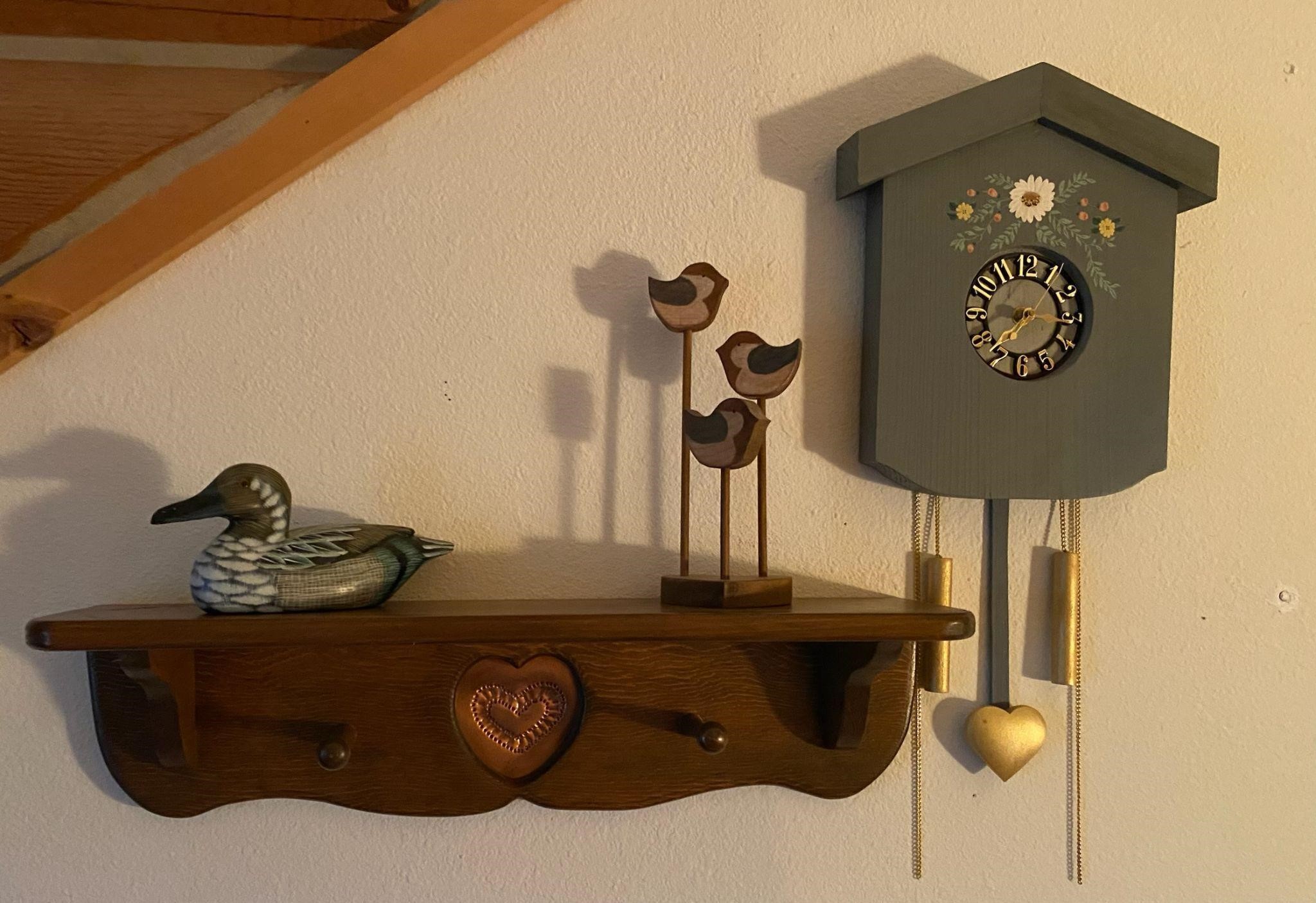 CLOCK AND SHELF WITH BIRDS