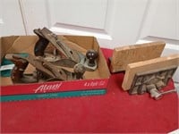 Wood planes and vise