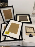 GROUP OF PICTURES FRAMES OF ALL KINDS
