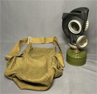 Gas Mask in Bag, looks like new, see pics for all