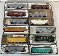 lot of 12 Athearn HO Train Cars