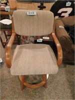 Oak padded seat swivel bar stool w/ arm rests,