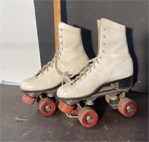 Ladies roller blades- size unknown- boot is 10”