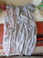 2 Pyjamas à pattes, Gr. S