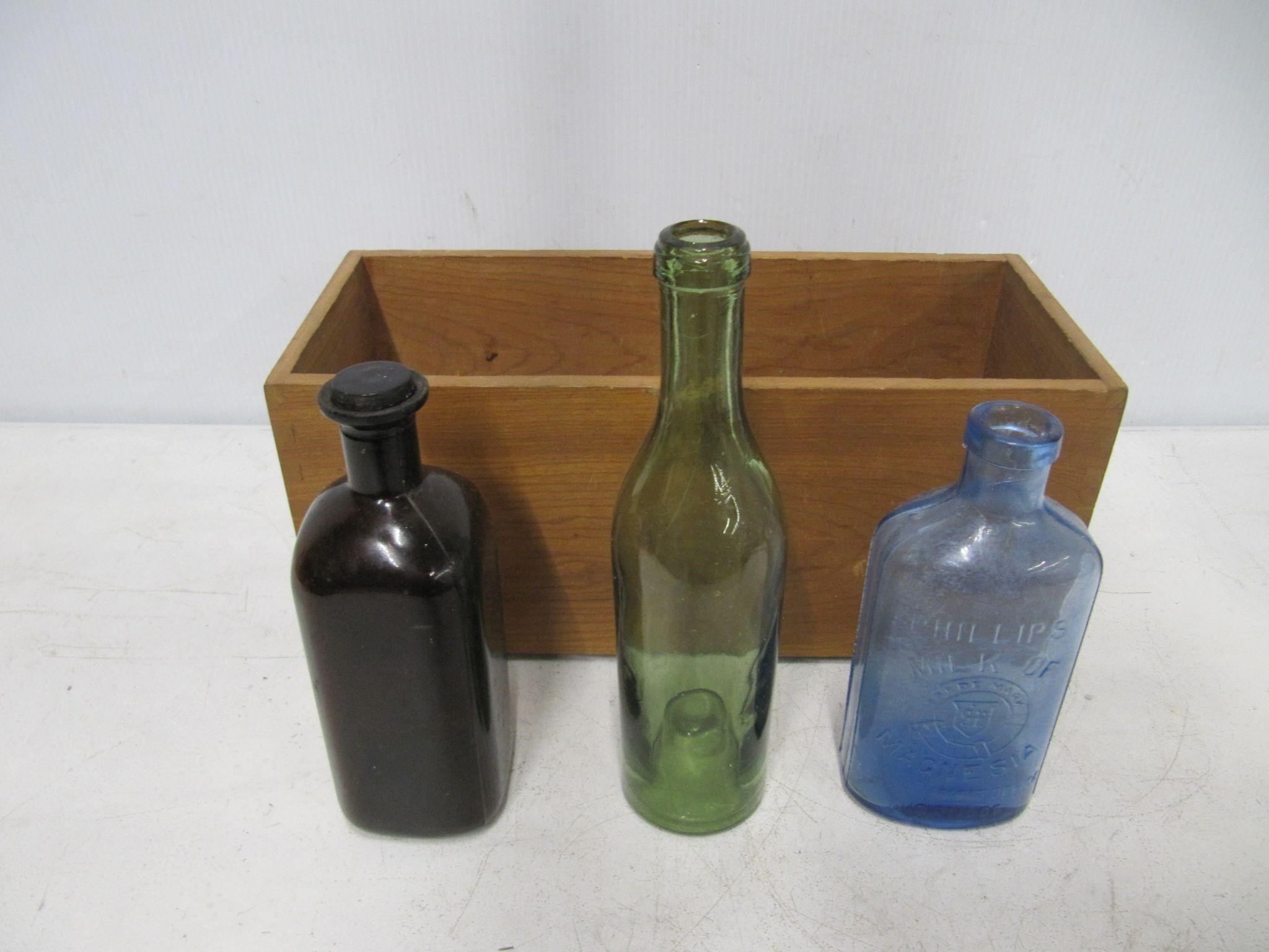 WOODEN BOX & VINTAGE BOTTLES