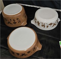 3 small pyrex bowls